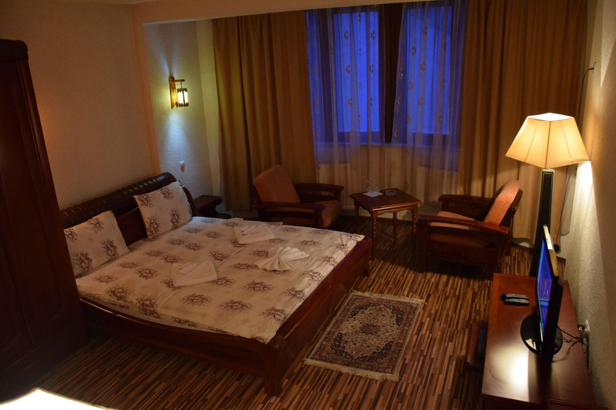 Hotel Denis Pristina Extérieur photo