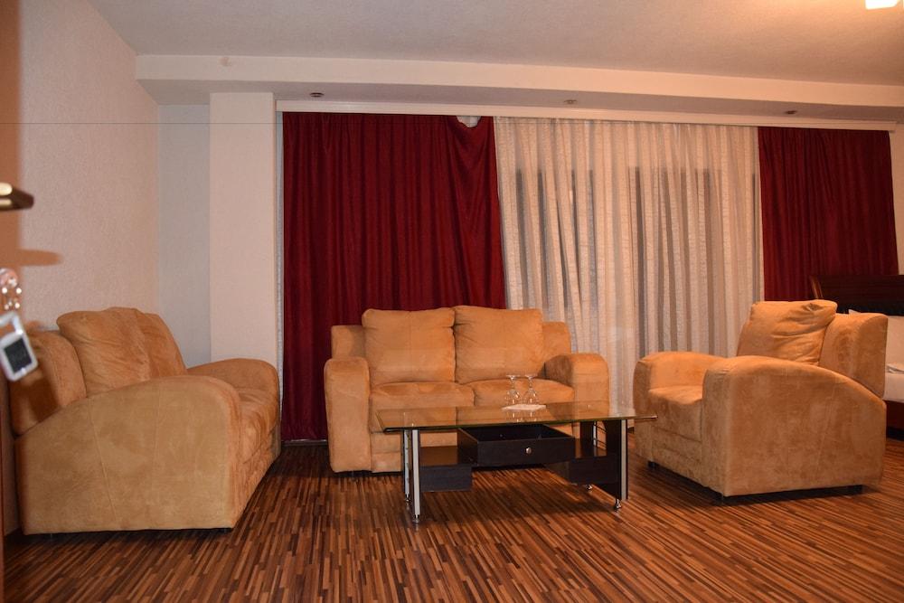Hotel Denis Pristina Extérieur photo