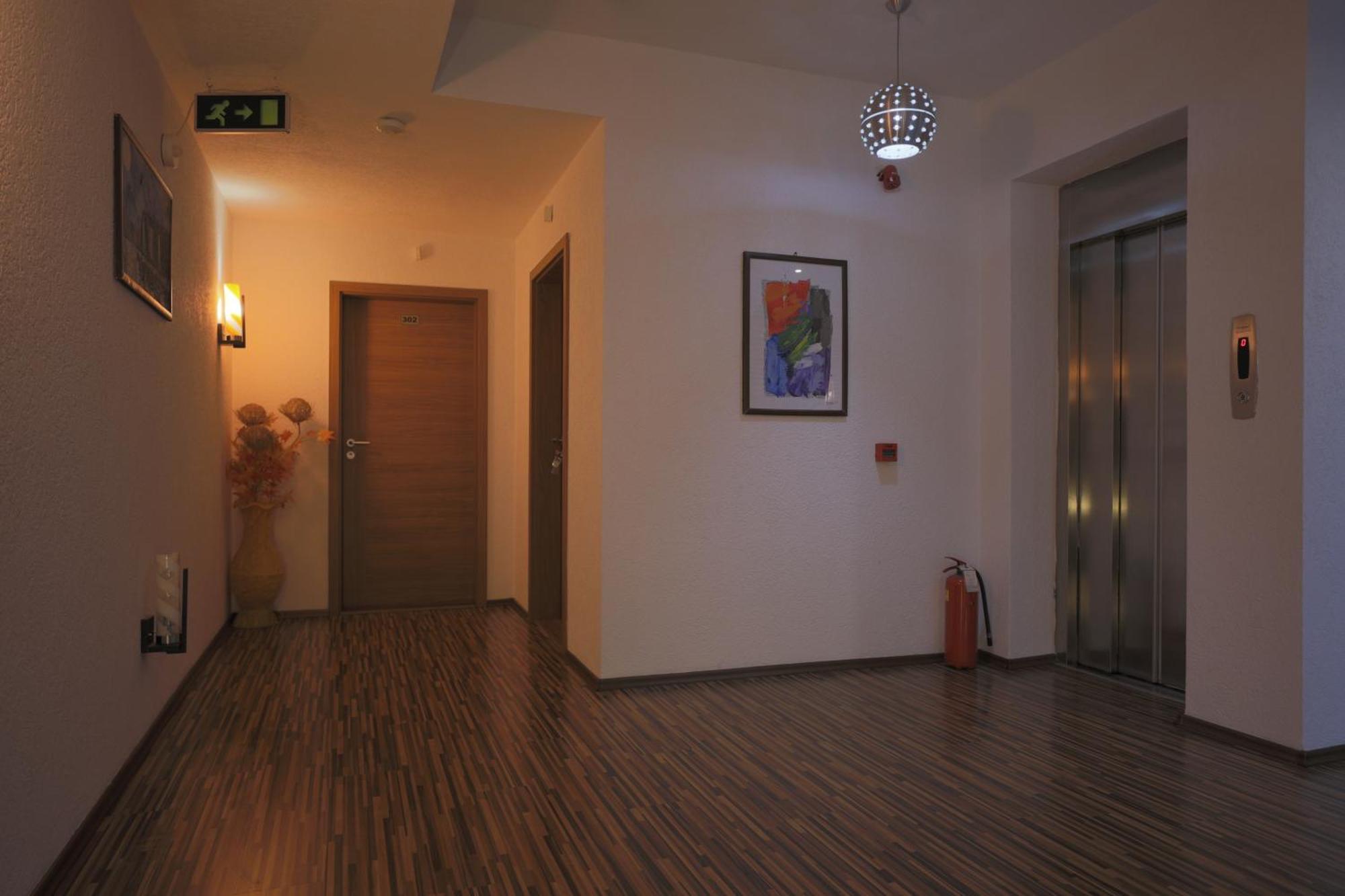 Hotel Denis Pristina Extérieur photo
