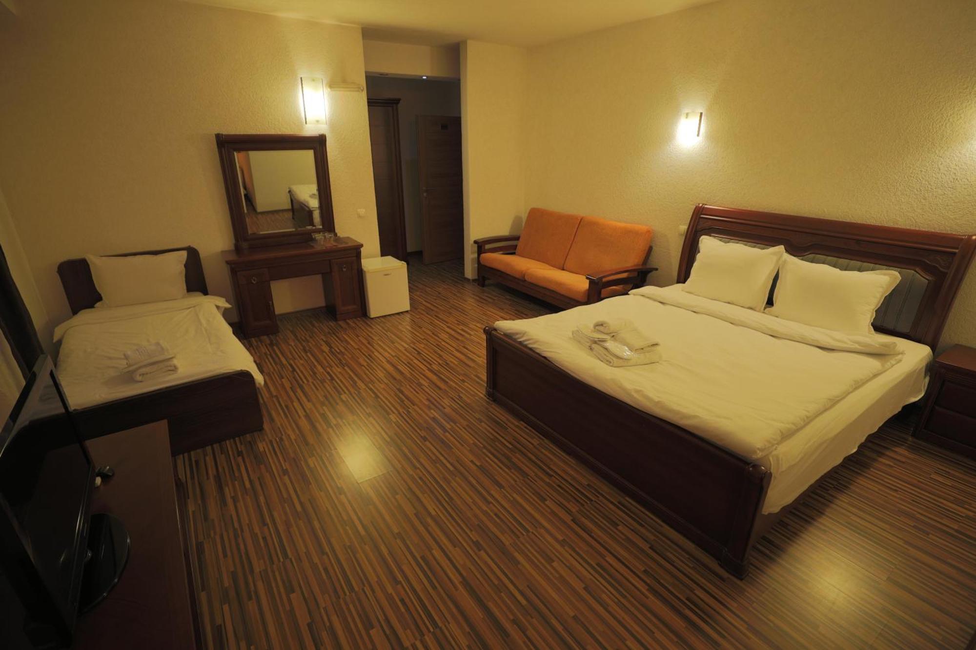 Hotel Denis Pristina Extérieur photo