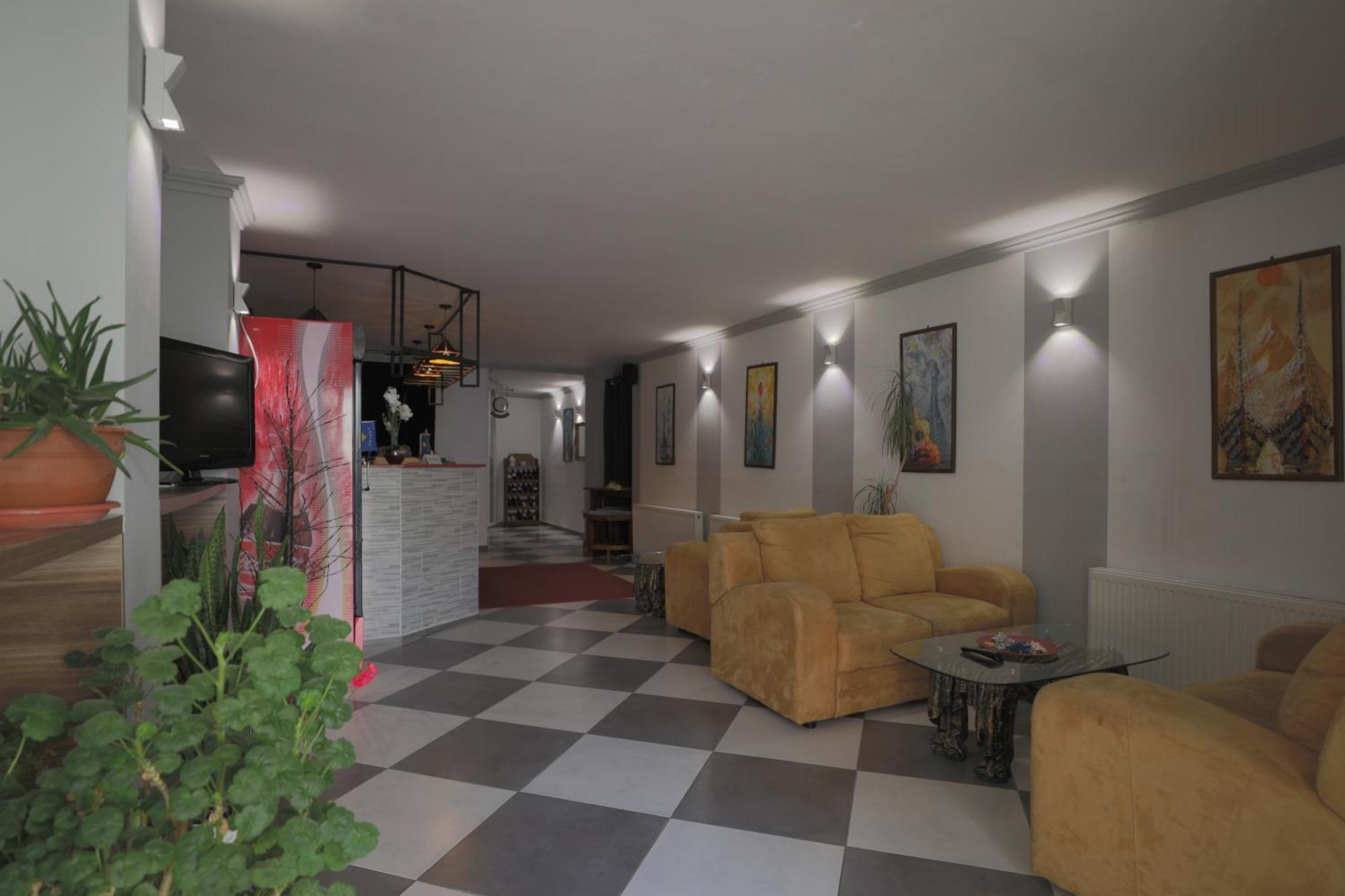 Hotel Denis Pristina Extérieur photo