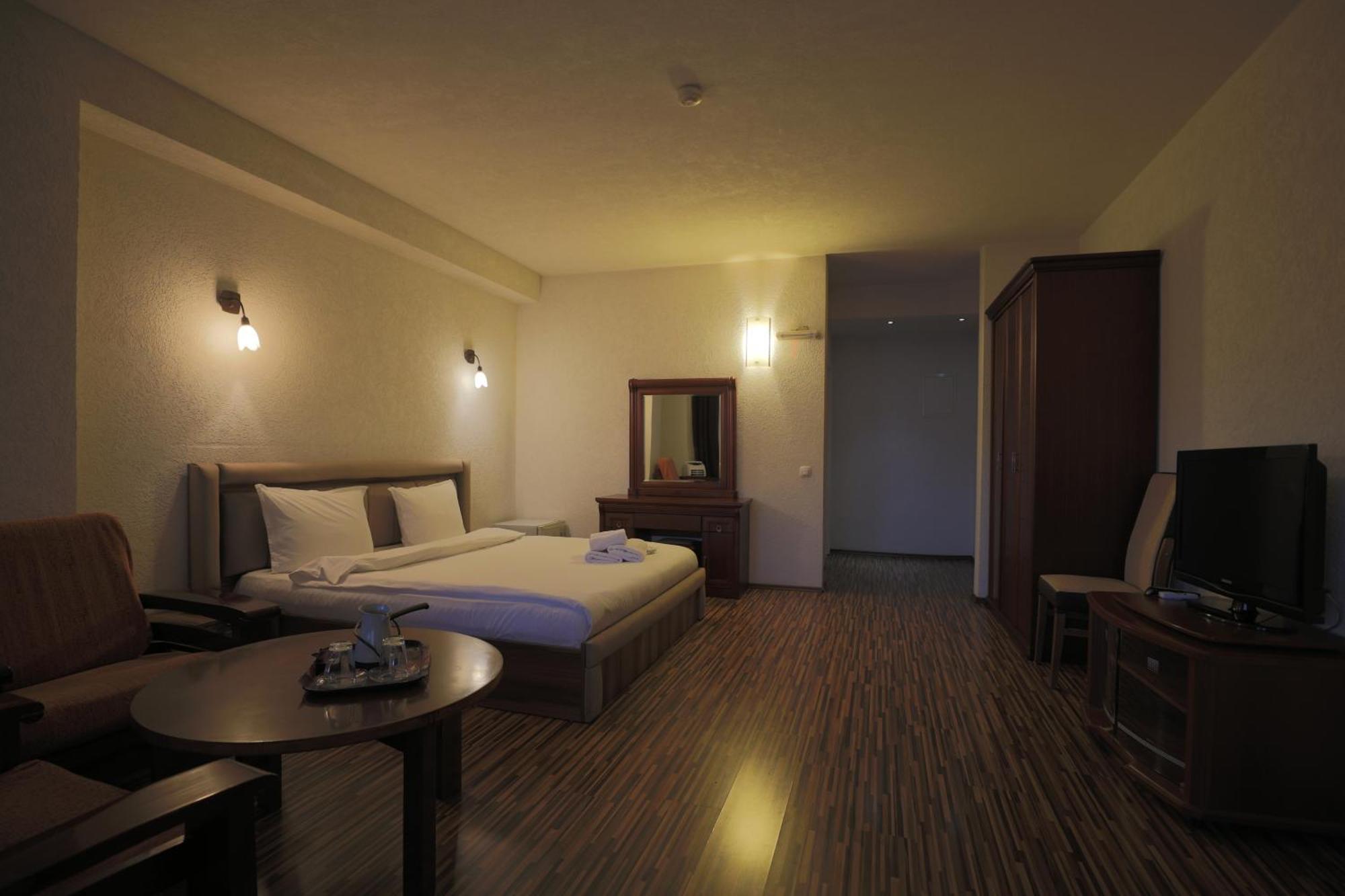 Hotel Denis Pristina Extérieur photo